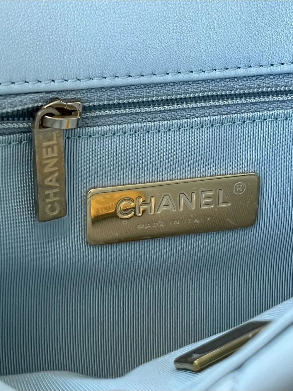 Chanel 19 Lambskin Flap Bag Medium — Light Blue (Pre-owned/Excellent Condition) - Picture 5 of 10